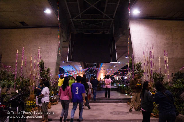 Under Rama IV Bridge, the entrance to the main stage