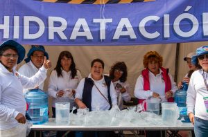 Volunteers handing water