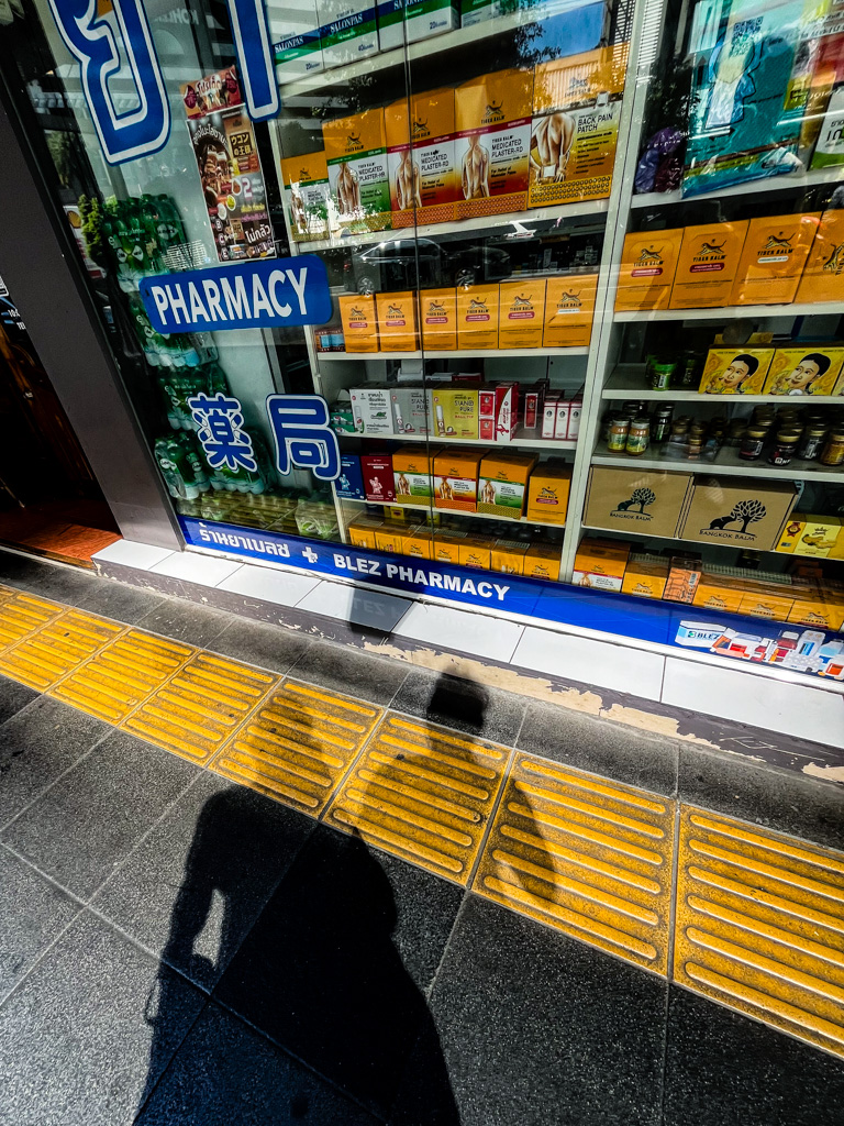 Shadow and reflection in Asoke